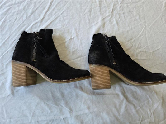 NWOT Dolce Vita 9 Stacked Heel Ankle Boots Black Suede 132169