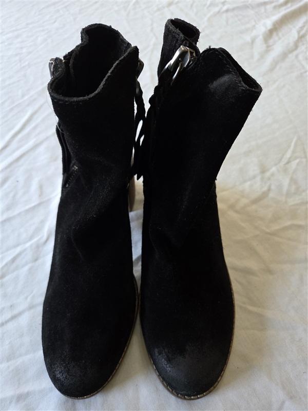 NWOT Dolce Vita 9 Stacked Heel Ankle Boots Black Suede 132169