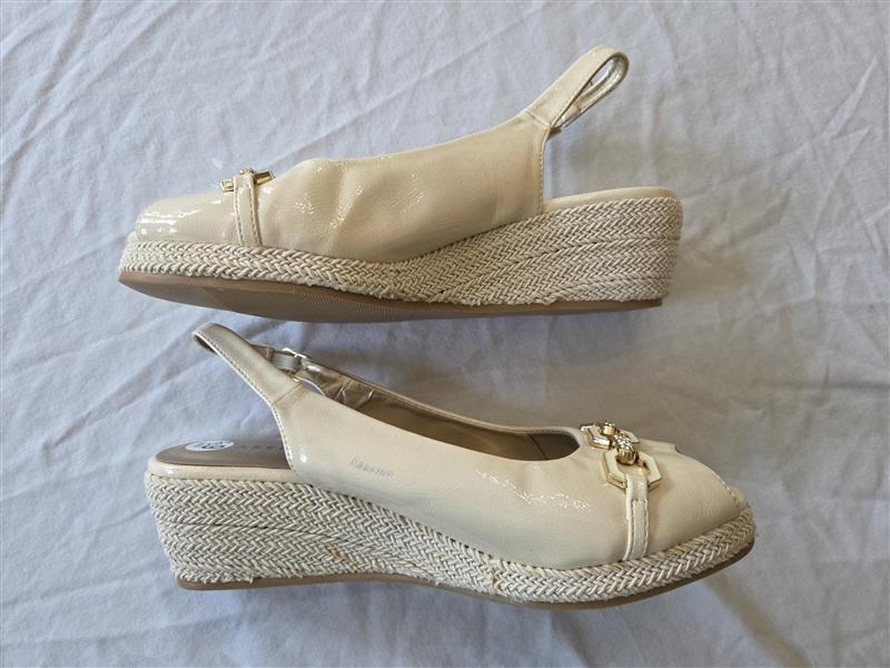 NWOT Karen Scott 6.5 Dorthaa Espadrille Patent Leather Jewel Chain Accent 132171