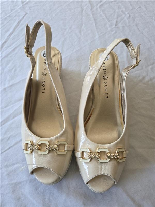 NWOT Karen Scott 6.5 Dorthaa Espadrille Patent Leather Jewel Chain Accent 132171
