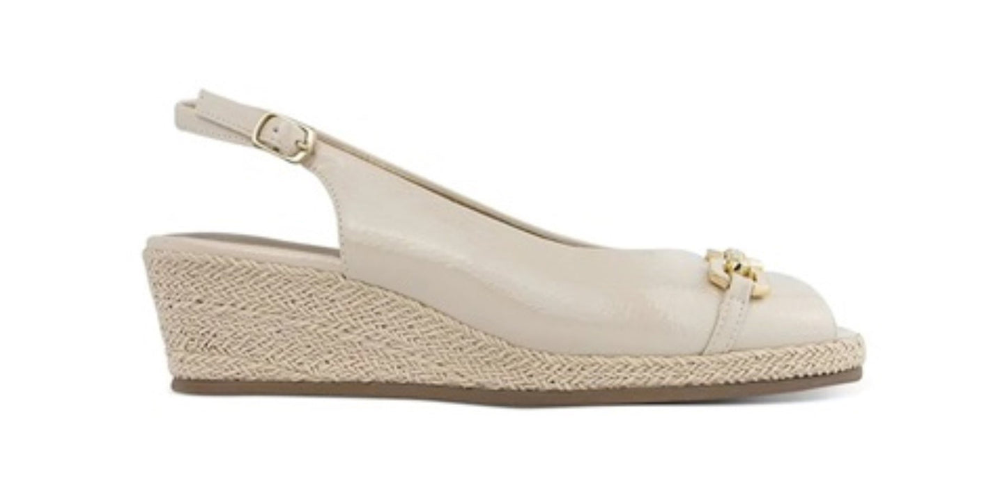 NWOT Karen Scott 6.5 Dorthaa Espadrille Patent Leather Jewel Chain Accent 132171