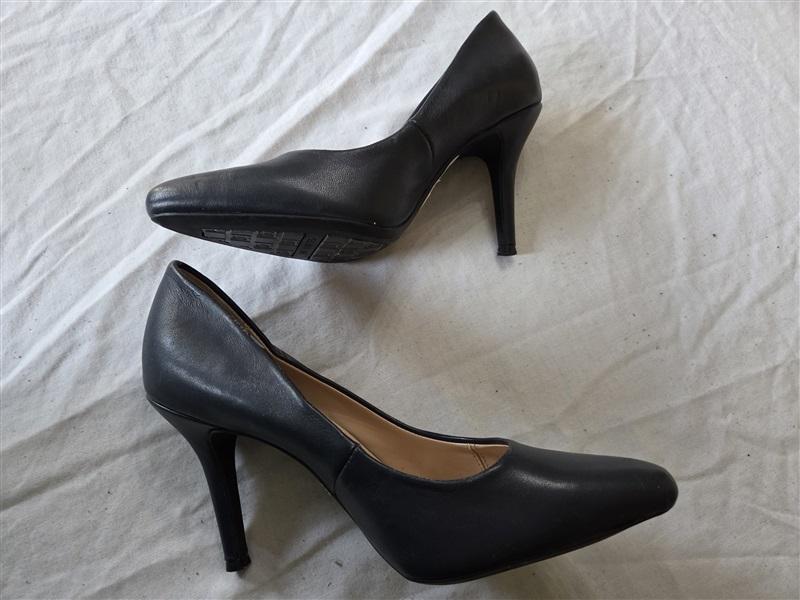 NWOTD The Limited 6 Blue Rounded Toe Faux Leather Pumps 132179