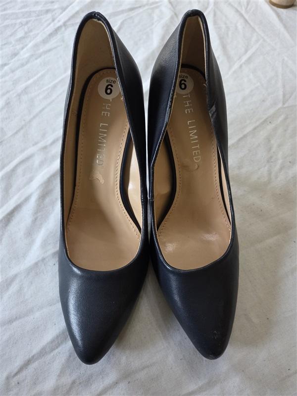 NWOTD The Limited 6 Blue Rounded Toe Faux Leather Pumps 132179