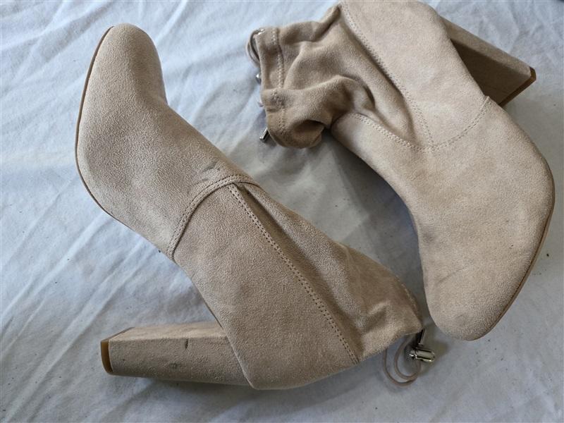 NWOT Express 9 Heel Beige Faux Suede Ankle Boot Booties 132182