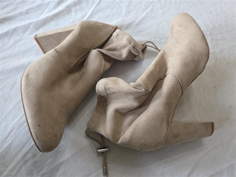 NWOT Express 9 Heel Beige Faux Suede Ankle Boot Booties 132182