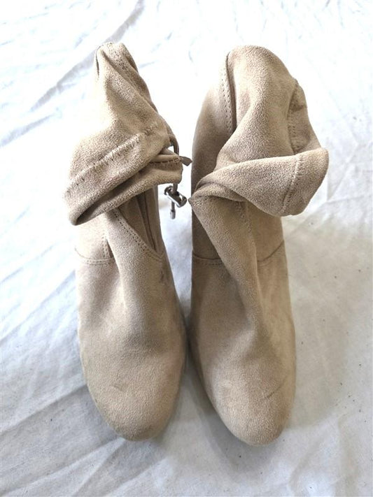 NWOT Express 9 Heel Beige Faux Suede Ankle Boot Booties 132182