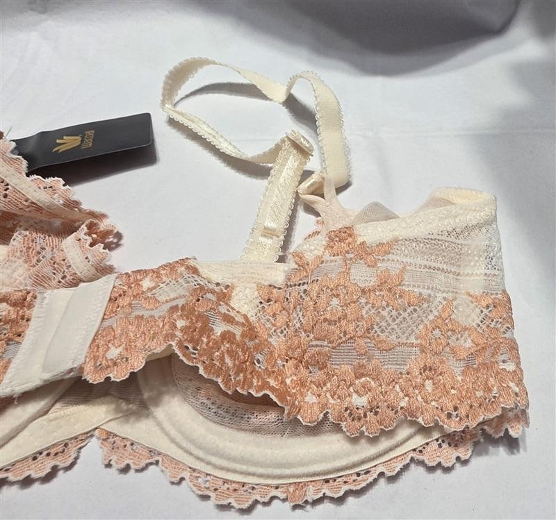 NWT Wacoal 34C Embrace Lace Peach & Cream 65191 Underwire Bra 132374