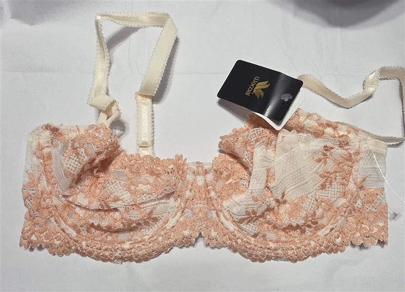 NWT Wacoal 34C Embrace Lace Peach & Cream 65191 Underwire Bra 132374