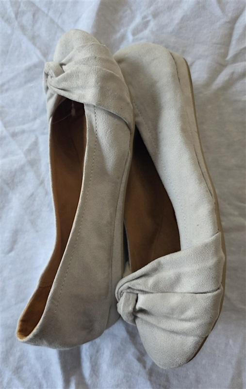 NWOT DV Dolce Vita 8 Villy Faux Suede Ballerina Flats Knot Gray 132519