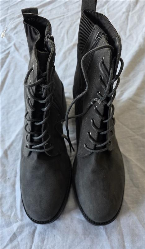NWOT Market Spruce 8.5 Gray Lace Up Lug Ankle Boots Faux Suede 132522