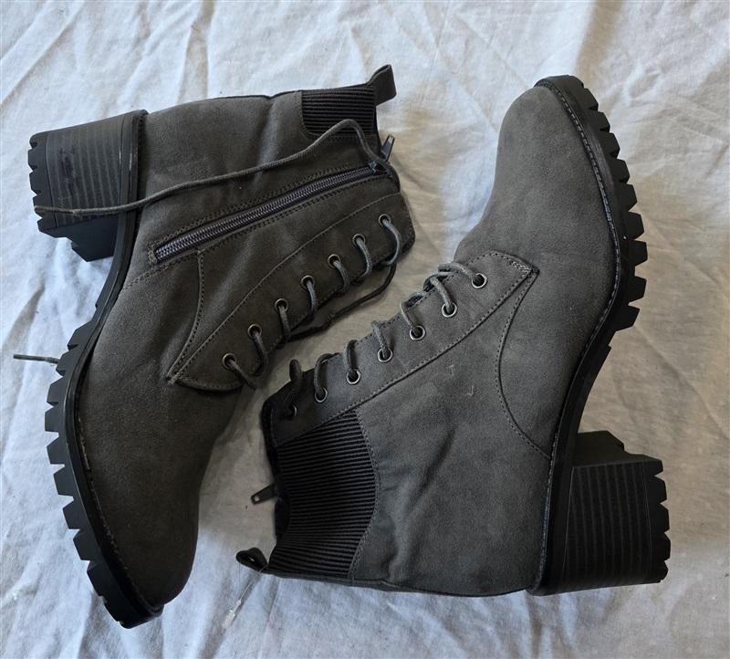 NWOT Market Spruce 8.5 Gray Lace Up Lug Ankle Boots Faux Suede 132522