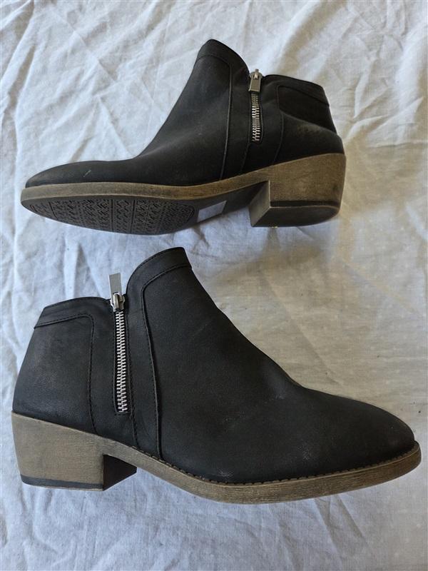 NWOT Maurices 11 Black Faux Leather Stacked Heel Ankle Boots 132523