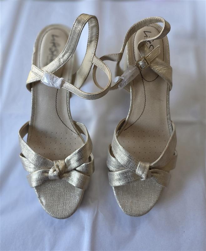 NWOT Life Stride 10 August Square Open Toe Platform Sandals Gold 132578