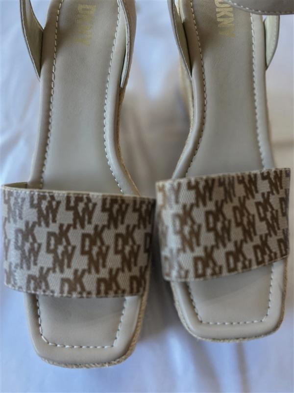 NWOT DKNY Calima 9 Logo Espadrille Wedge Ankle Strap Sandals Beige Brown 132579