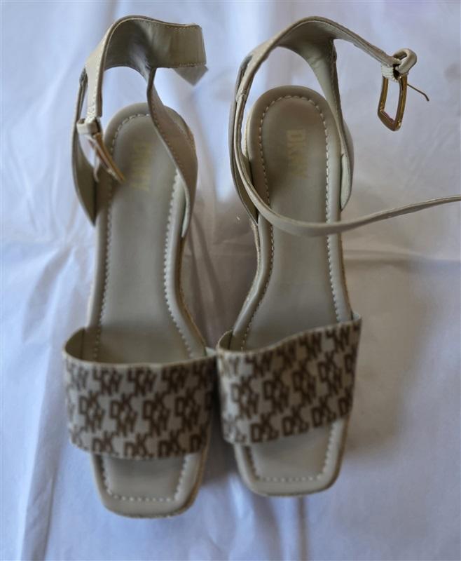 NWOT DKNY Calima 9 Logo Espadrille Wedge Ankle Strap Sandals Beige Brown 132579