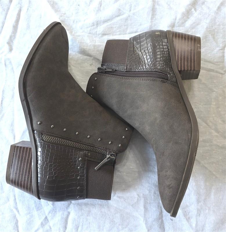NWOT MARKET & SPRUCE 8 Rivet & Croc Faux Leather Espresso Agria Boots 132583