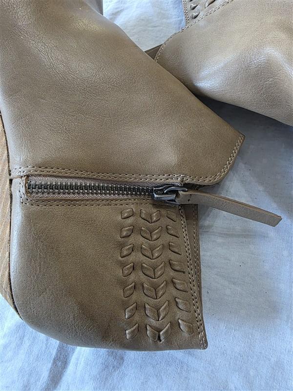 NWOT Report Greer 9 Wedge Booties Ankle Boots Tan 132584
