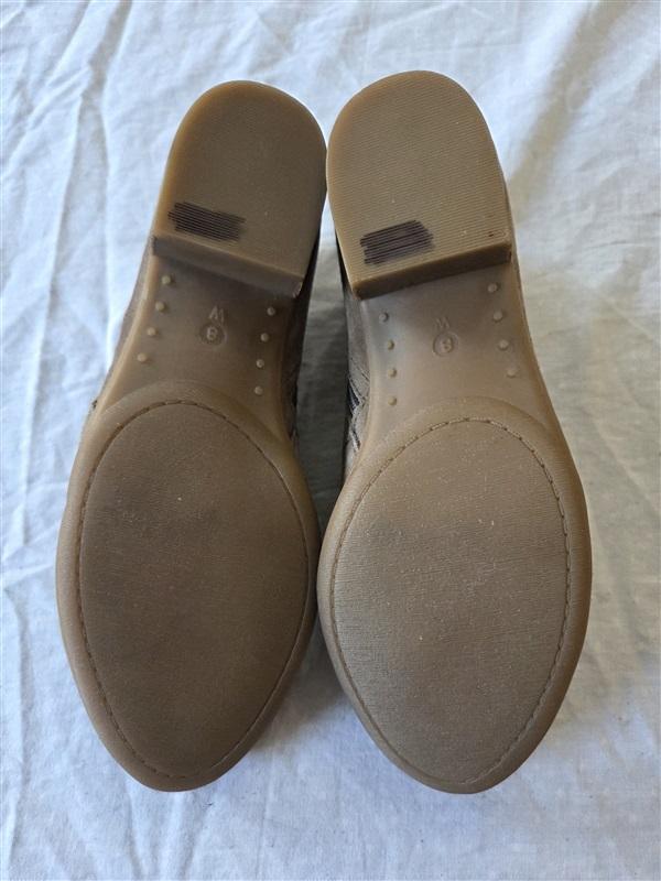 NWOT Diba 8 W Suede Stacked Heel Ankle Boots Taupe 132588