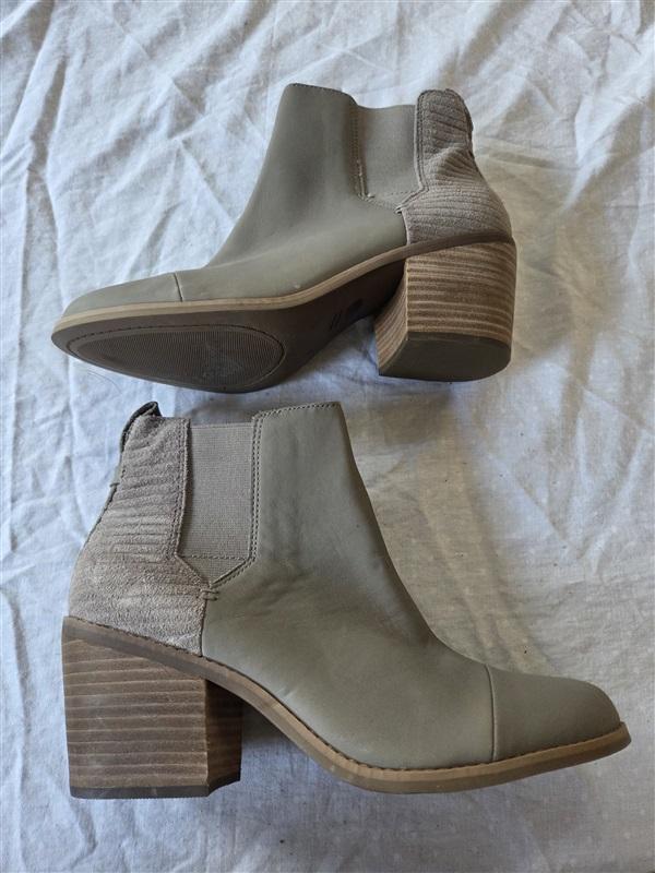 NWOT Toms 9 Everly Ankle Heel Cement Corduroy Chelsea Grey Boots 132590