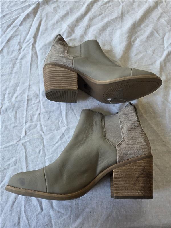 NWOT Toms 9 Everly Ankle Heel Cement Corduroy Chelsea Grey Boots 132590