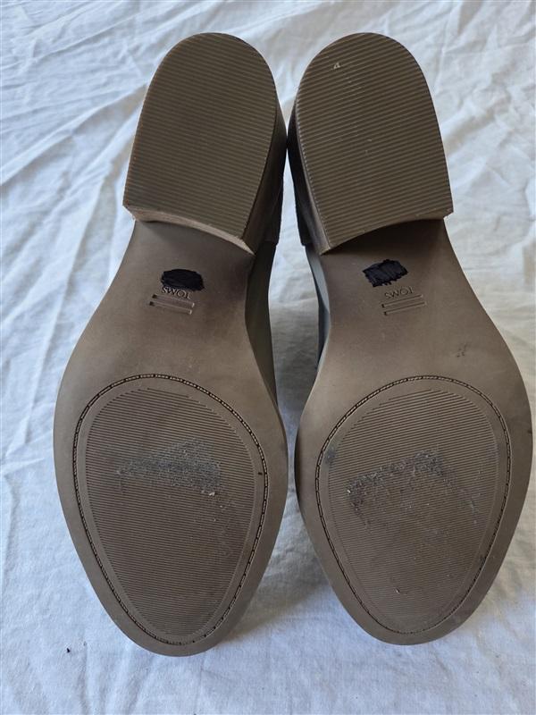 NWOT Toms 9 Everly Ankle Heel Cement Corduroy Chelsea Grey Boots 132590
