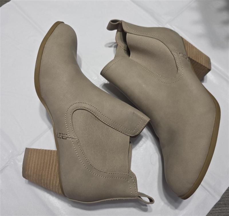 NWOT Dolce Vita 8.5 Craig Almond Toe Stacked Ankle Boots Beige 132591
