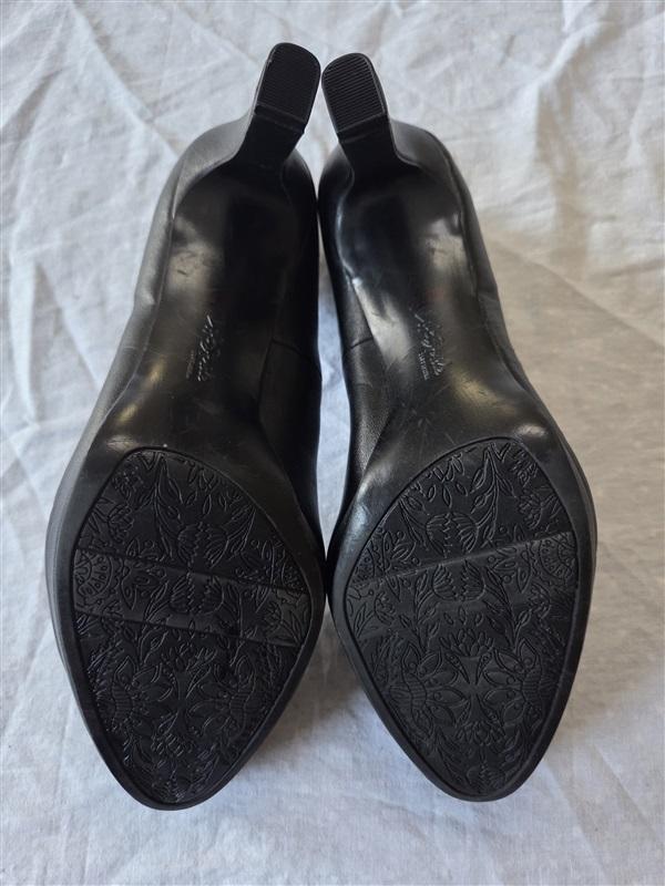 NWOTD Life Stride 8.5 Soft System Blue Rounded Toe Faux Leather Pumps 132593