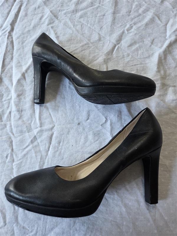 NWOTD Life Stride 8.5 Soft System Blue Rounded Toe Faux Leather Pumps 132593