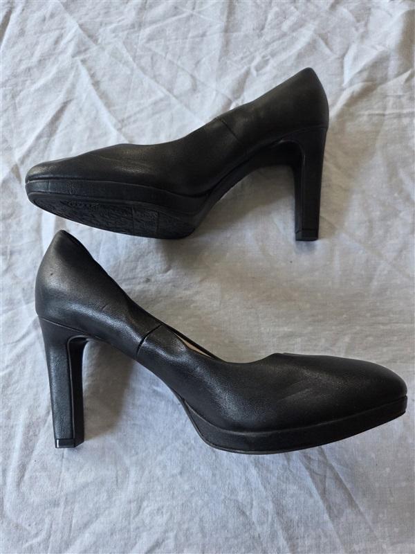 NWOTD Life Stride 8.5 Soft System Blue Rounded Toe Faux Leather Pumps 132593