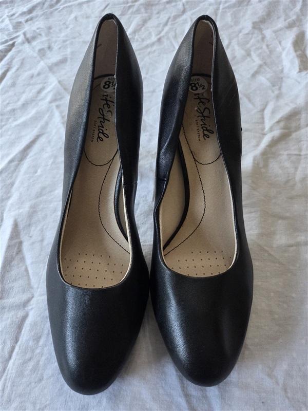 NWOTD Life Stride 8.5 Soft System Blue Rounded Toe Faux Leather Pumps 132593