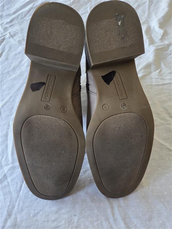 NWOT Liz Clairborne 9 Strappy Ankle Booties Gray Buckle 132594