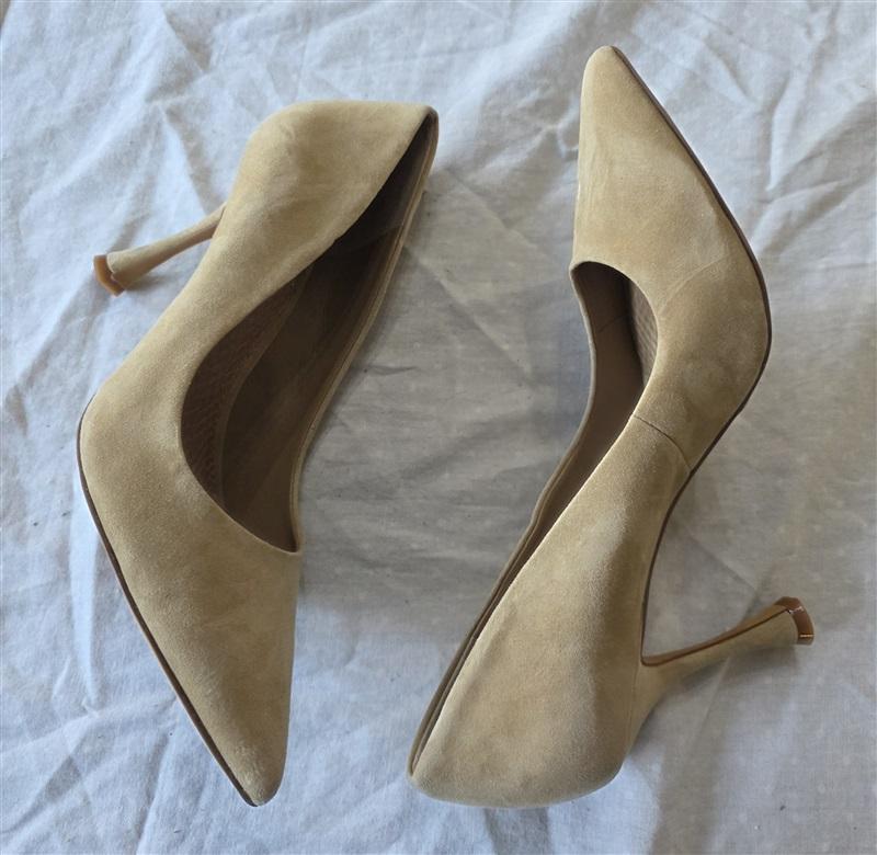 NWOTD Vince Camuto 7.5 Suede Buff Beige Platform Pumps 132595