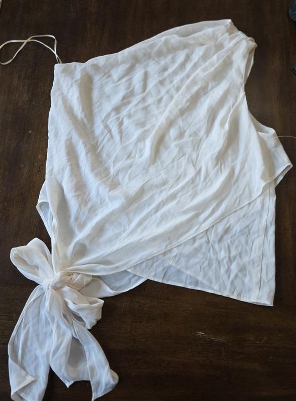 NWOT Krisa M Ivory One Shoulder Bow Tie Blouse Sleeveless Lightweight 132613
