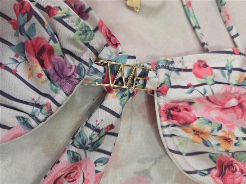 NWOT WILDFOX Medium Gypsy Floral Stripe Underwire Bikini Top 132665