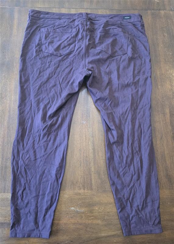 NWOT Liverpool 22W Madonna Legging Point Pants Skinny Aubergine 132717