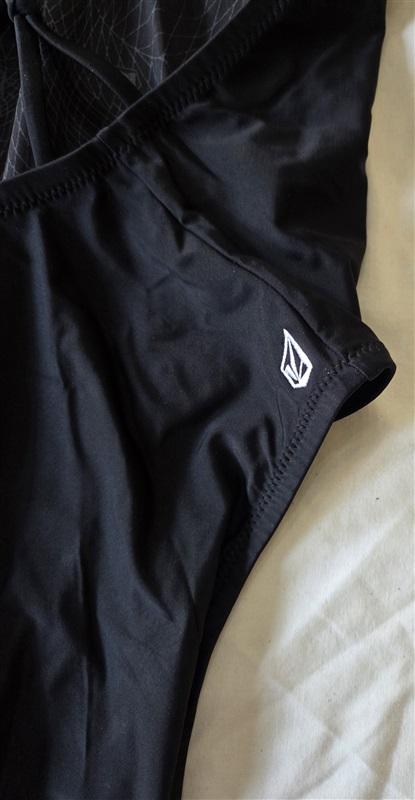 NWOT Volcom Simply Solid 16W Black Plunging Halter One-Piece Swimsuit 132794