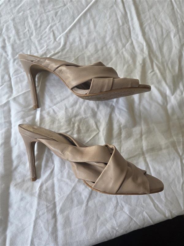 NWOTD Vince Camuto 6.5 CLARSTIE MULE Slide Nude Beige 132989
