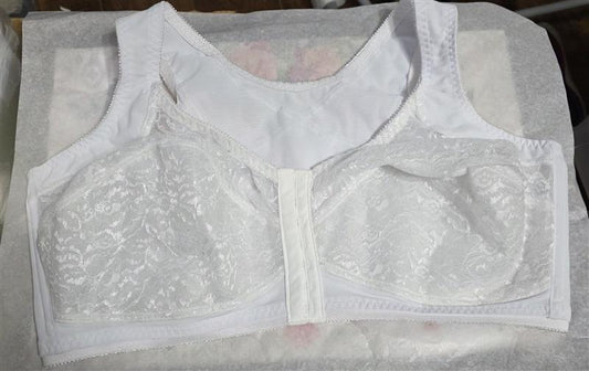 NWOT Courtland Rago 38DDD/F Front Closure Soft Cup Bra 9605 White 132999