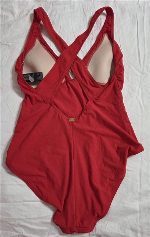 NWOT MiracleSuit Amoressa 10 Red Seaborne Poseidon 1PC Swimsuit Soft Cup 133035
