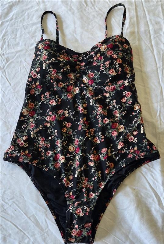 NWOT Volcom S Coming up Roses Sweetheart Neck 1Pc Maillot Swimsuit 133088