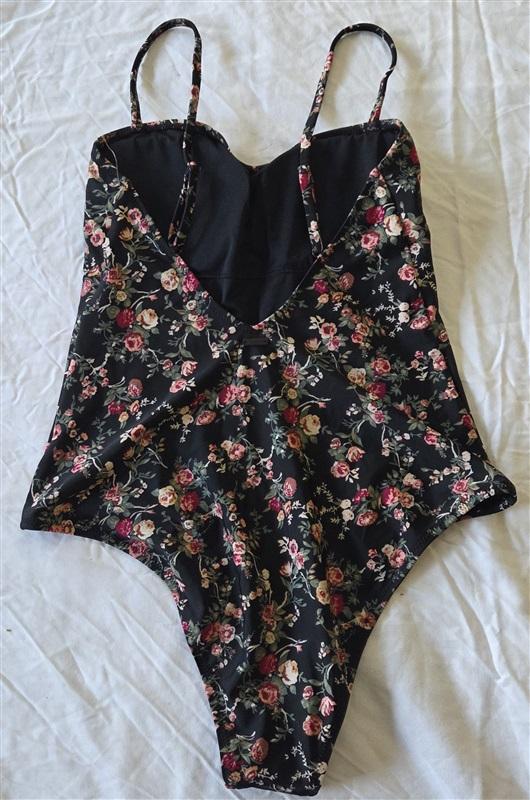 NWOT Volcom S Coming up Roses Sweetheart Neck 1Pc Maillot Swimsuit 133088