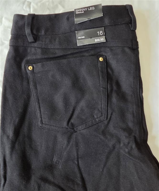 NWT INC 16 Mid Rise Skinny Leg Black Pants Regular 133219