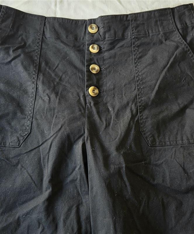 NWOT INC 14 Wide Leg Crop Button Fly Black Chino Pants 133243