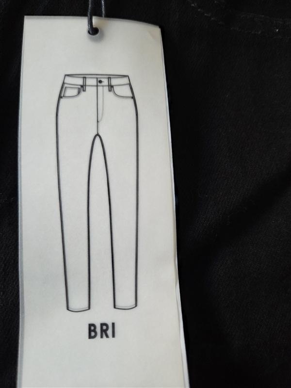 NWT Hale 31 29 Bri Skinny Straight leg Jeans Black 133247