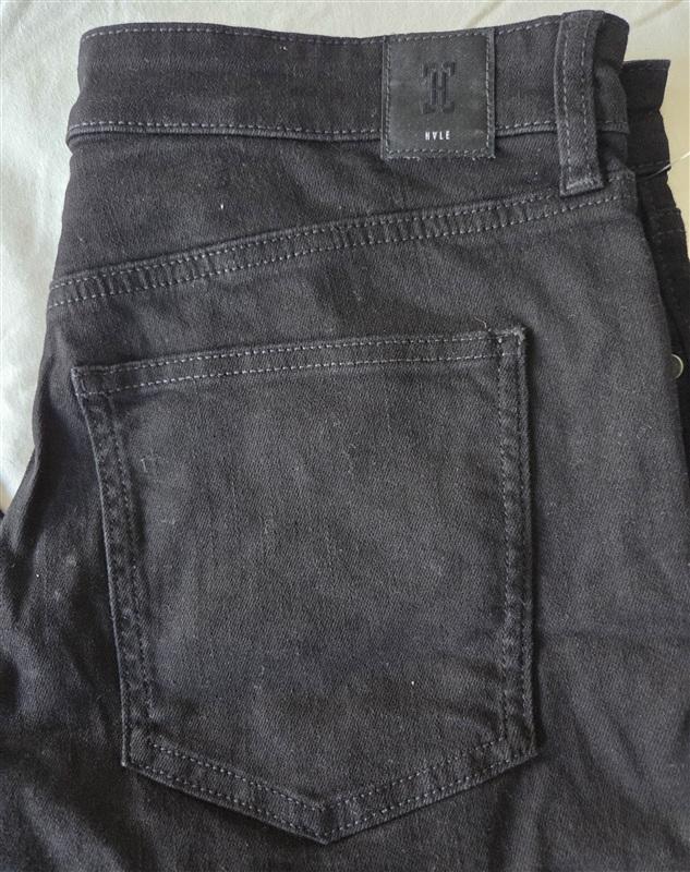 NWT Hale 31 29 Bri Skinny Straight leg Jeans Black 133247
