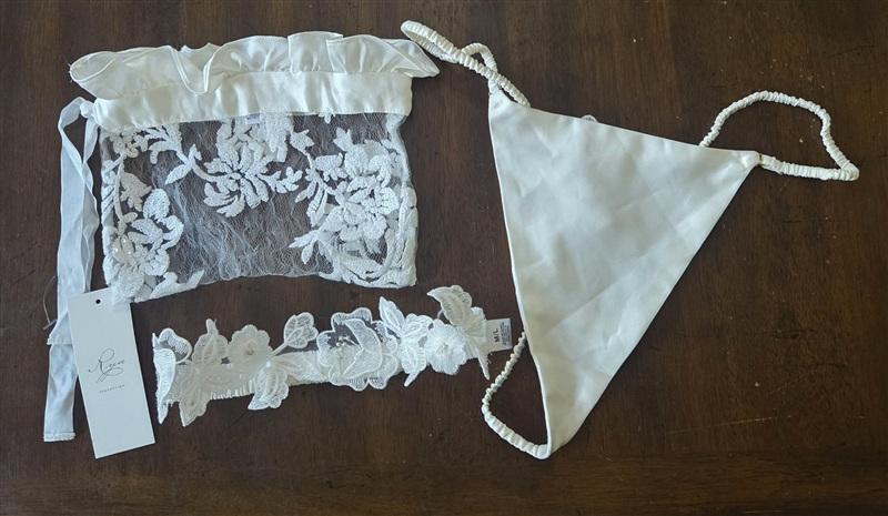 NWT Montelle Rya Collection M/L True Love Gift Bag Thong Garter White 133315