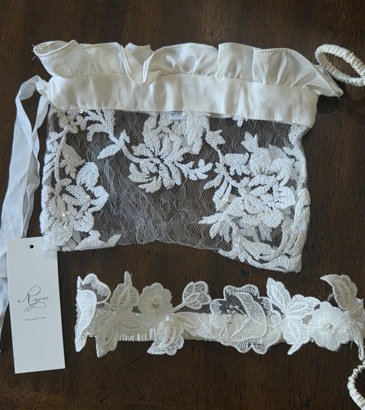NWT Montelle Rya Collection M/L True Love Gift Bag Thong Garter White 133315