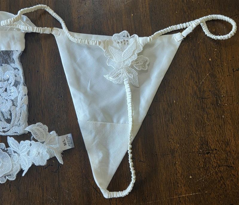 NWT Montelle Rya Collection M/L True Love Gift Bag Thong Garter White 133315