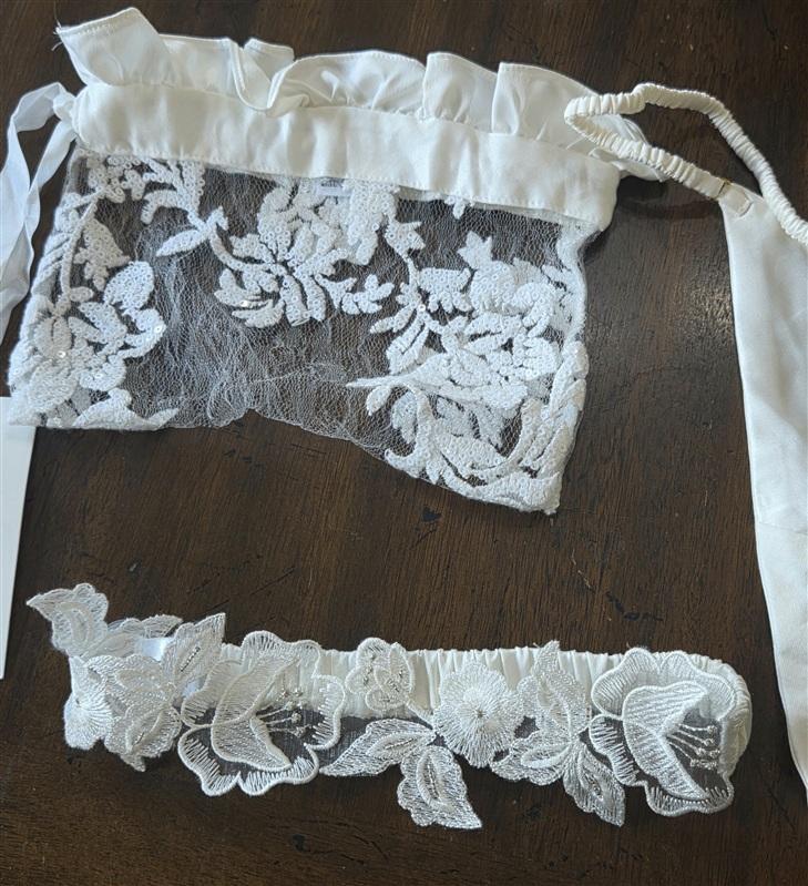 NWT Montelle Rya Collection M/L True Love Gift Bag Thong Garter White 133315