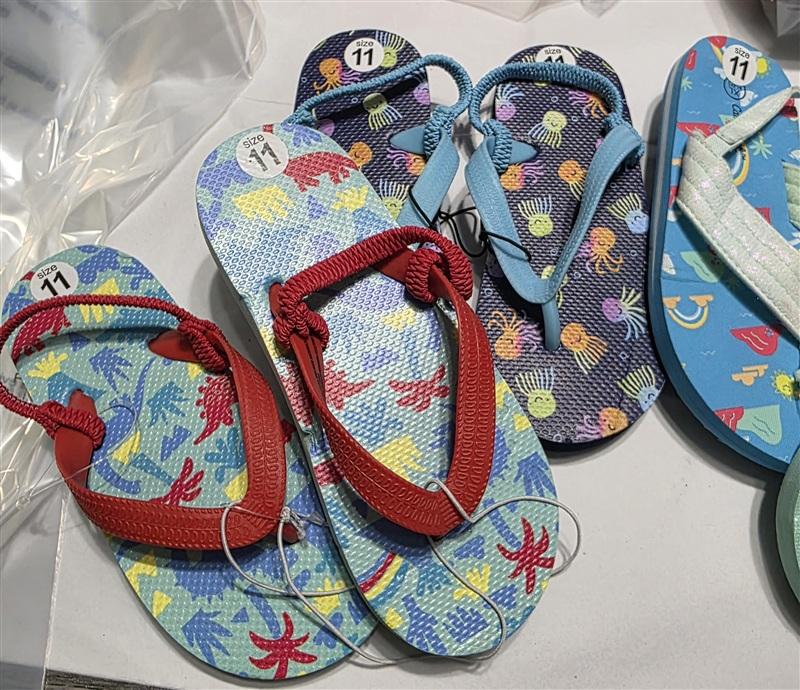 NEW Cat & Jack 11/12 Child 4pr Unisex Flip Flop Thong Sandal 133372